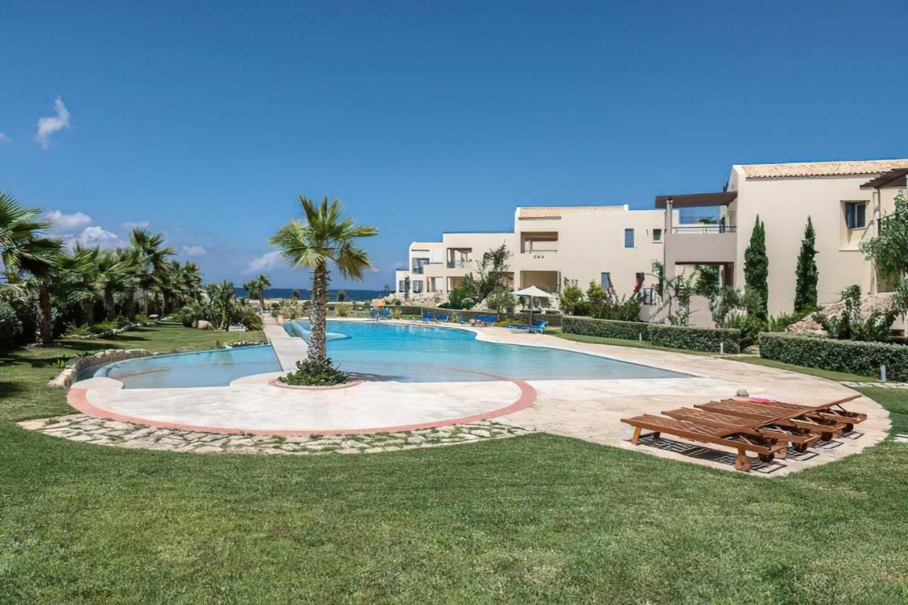 Resitour - Aphrodite Beachfront Pirgos Psilonerou Cameră foto