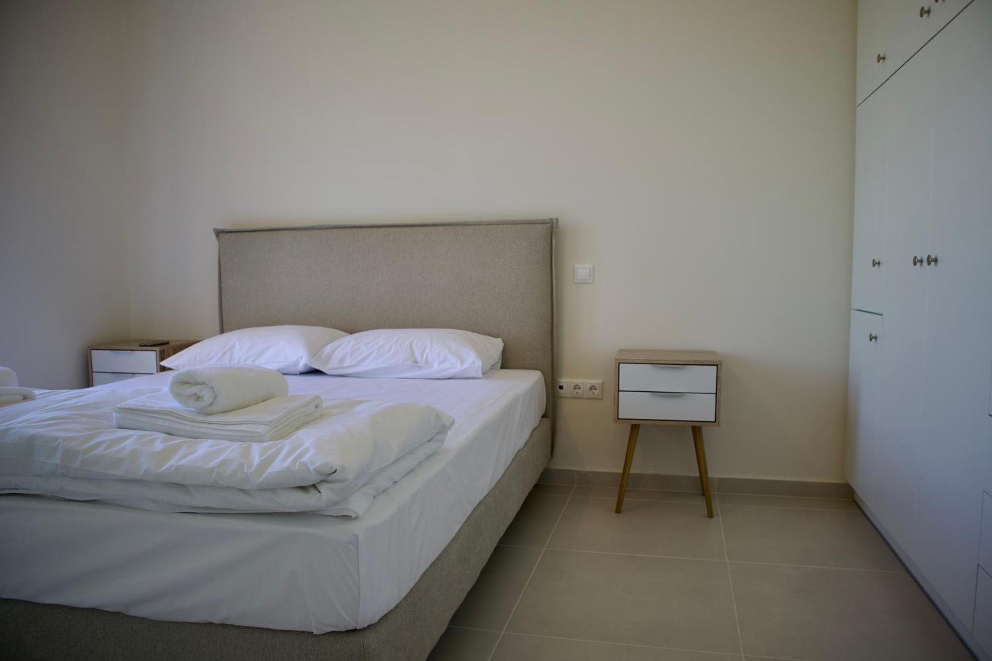 Resitour - Aphrodite Beachfront Pirgos Psilonerou Cameră foto