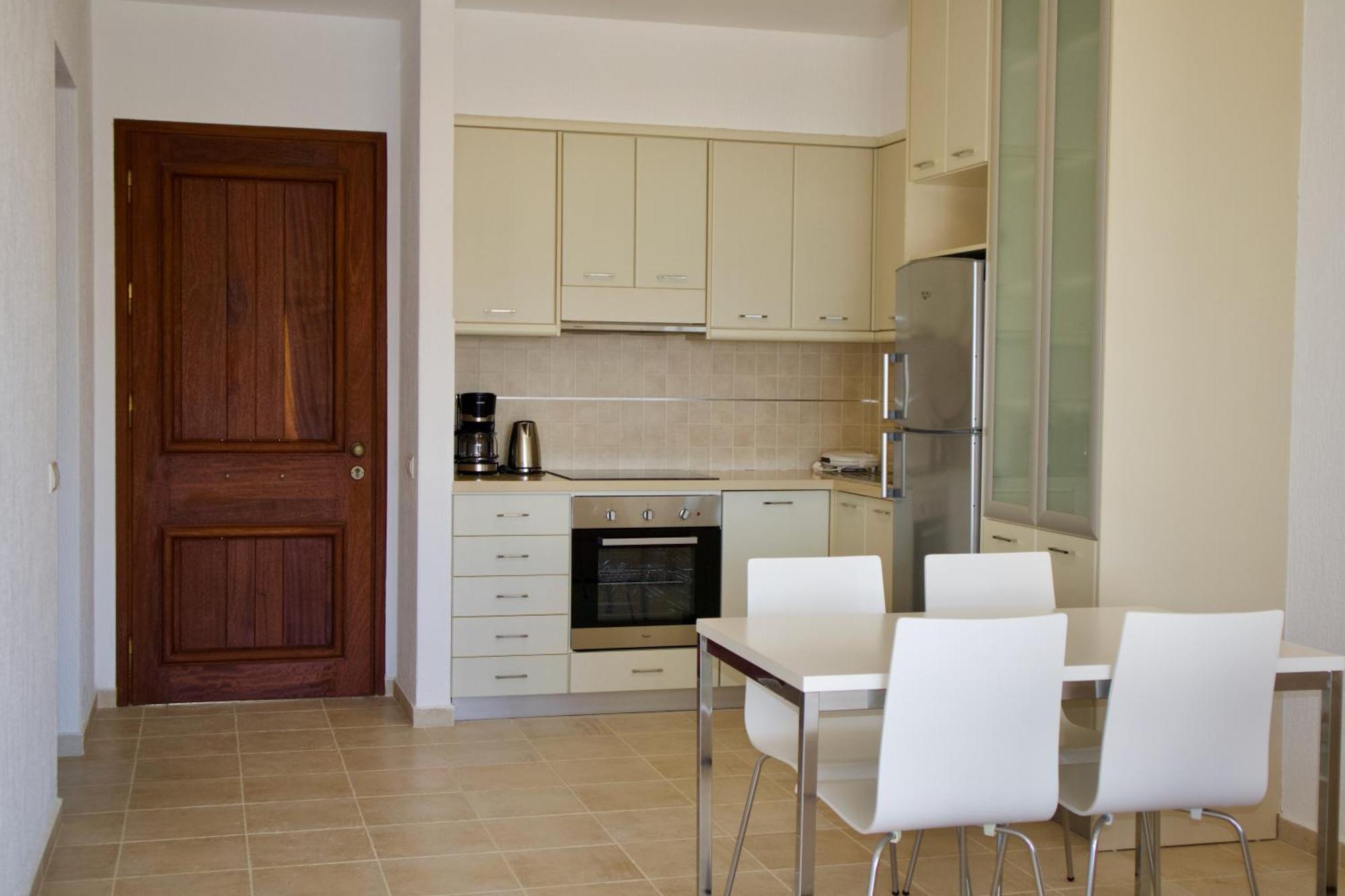 Resitour - Aphrodite Beachfront Pirgos Psilonerou Cameră foto