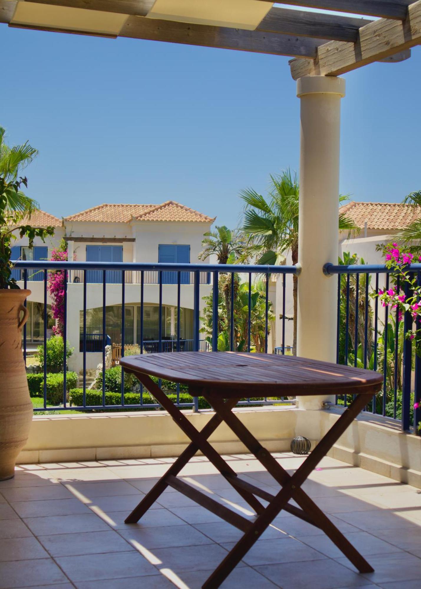 Resitour - Aphrodite Beachfront Pirgos Psilonerou Cameră foto