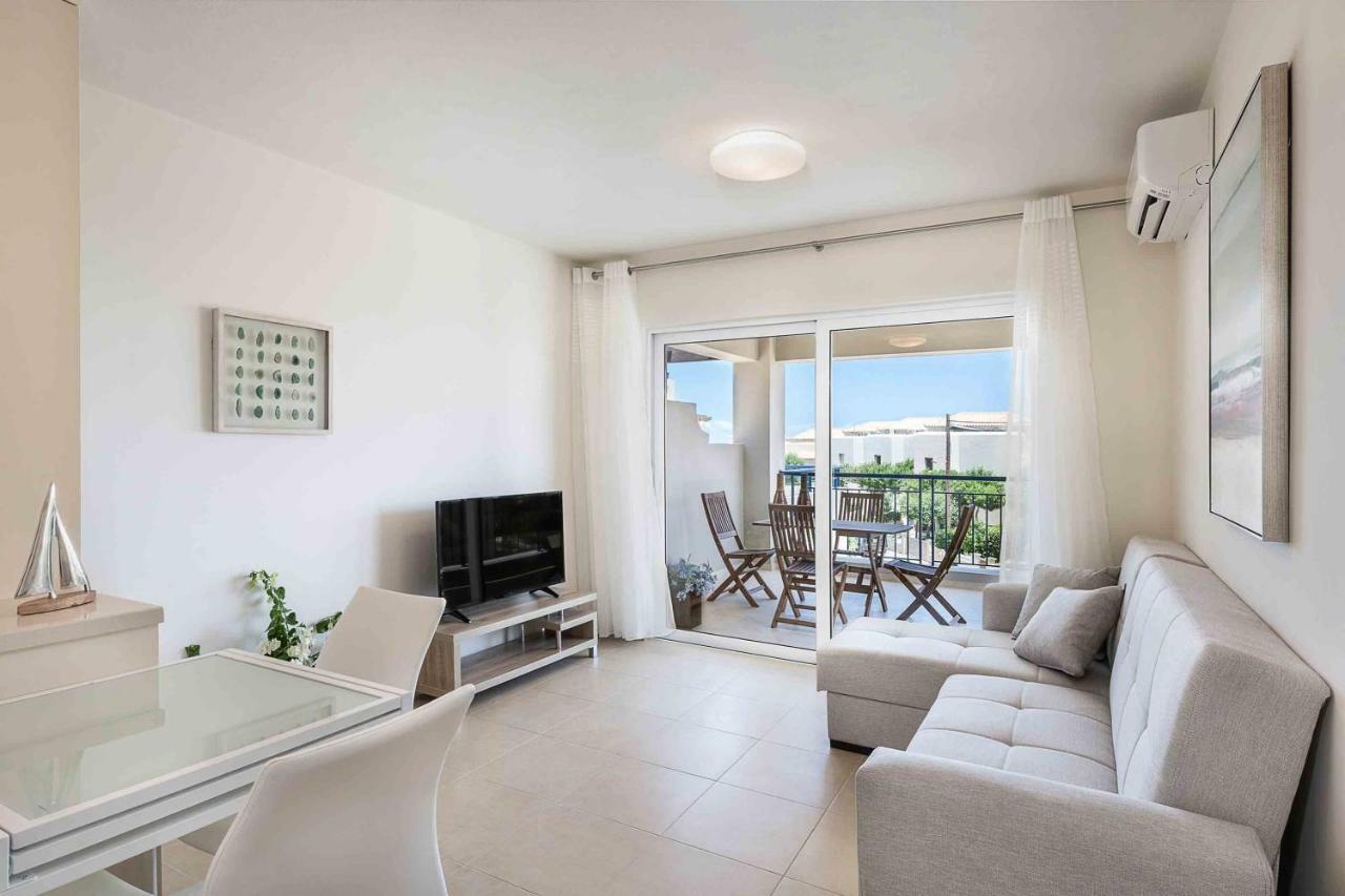 Resitour - Aphrodite Beachfront Pirgos Psilonerou Cameră foto